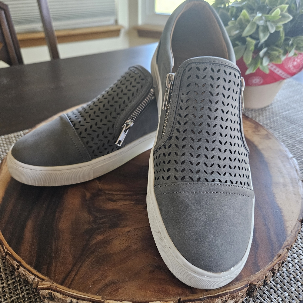 Dolce Vita Gray Slip-On Shoes Size 10